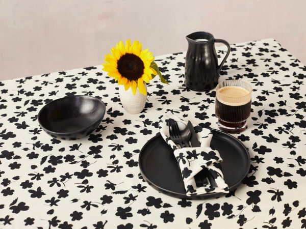 obrus czarne kwiaty - MUMLA