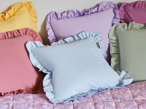 poszewka z falbaną błękitna - MUMLA