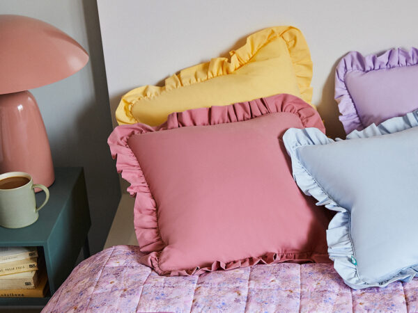 poszewka z falbaną brudny róż - MUMLA