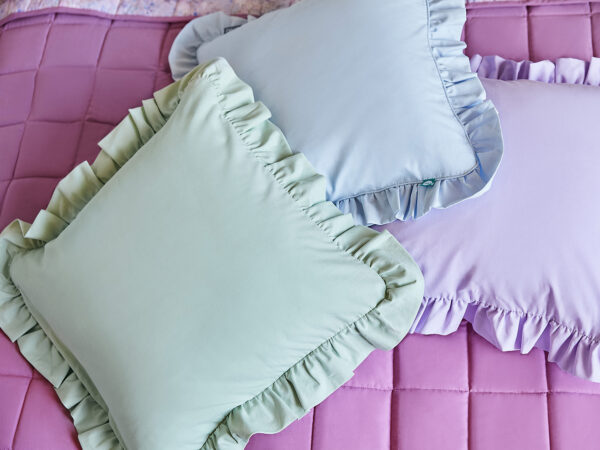 poszewka z falbaną pistacjowa - MUMLA