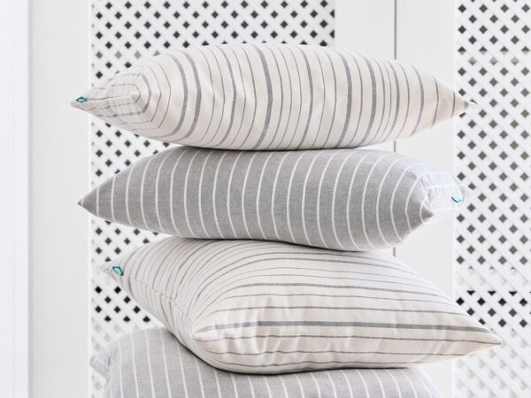 poszewka szare prążki MUMLA