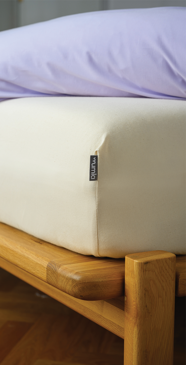 Dowiedz się, jak dbać o prześcieradło z gumką, by było idealnie gładkie i służyło Ci jak najdłużej